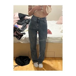 Very cute flattering high waisted blue jeans